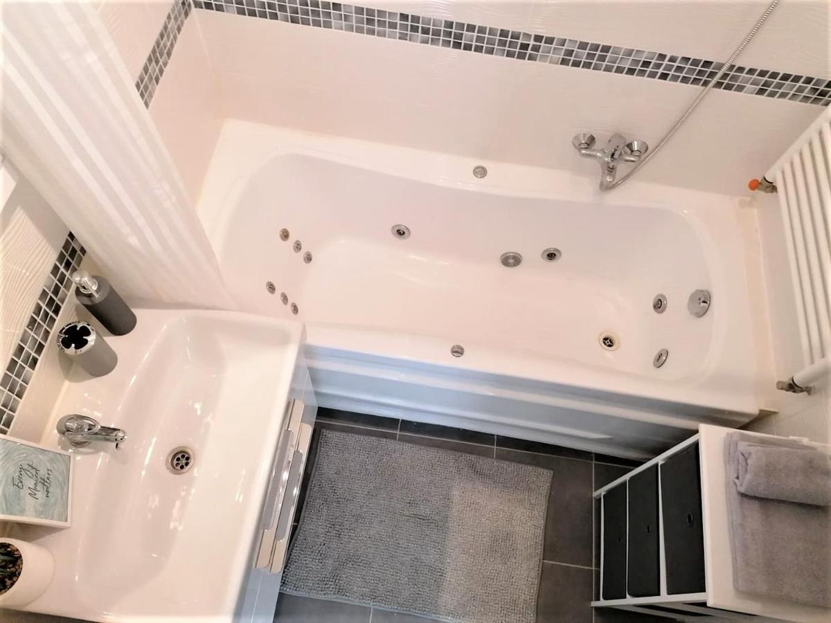 Sweet Central Apartment ,In The City Center إغير المظهر الخارجي الصورة