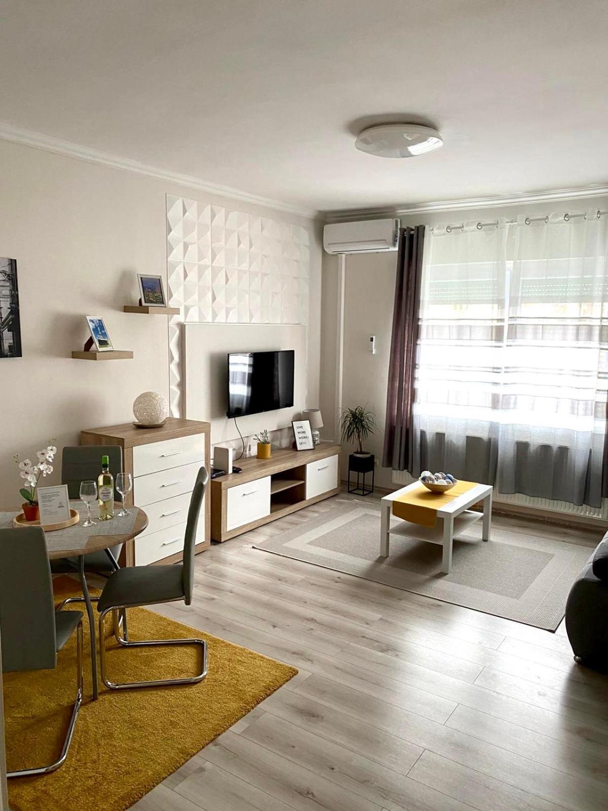 Sweet Central Apartment ,In The City Center إغير المظهر الخارجي الصورة