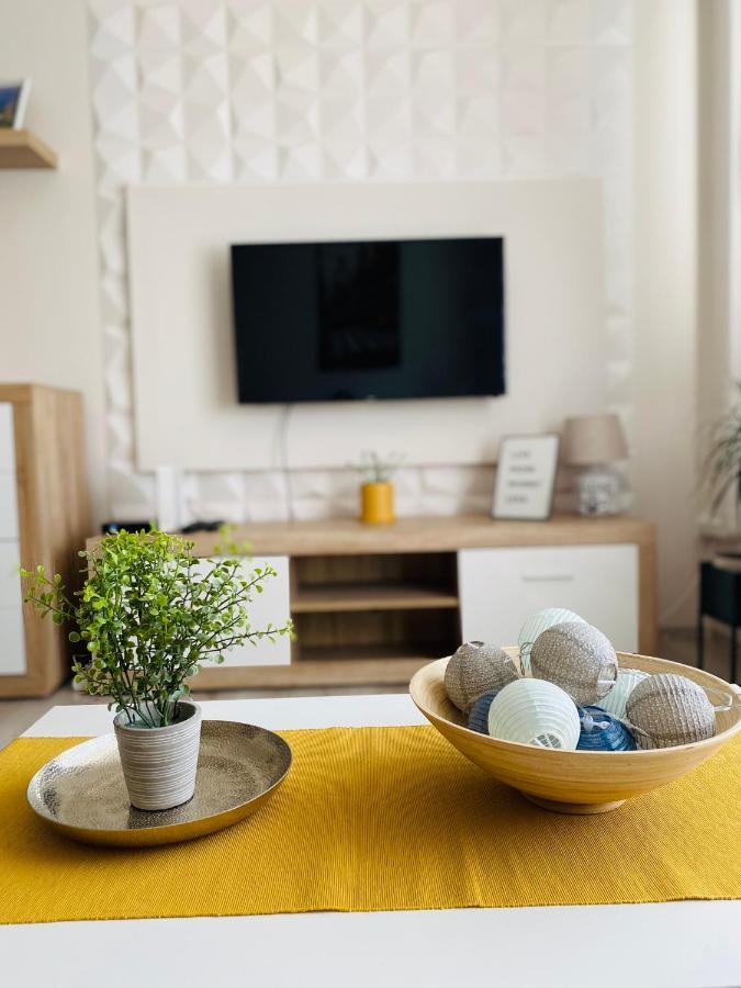Sweet Central Apartment ,In The City Center إغير المظهر الخارجي الصورة